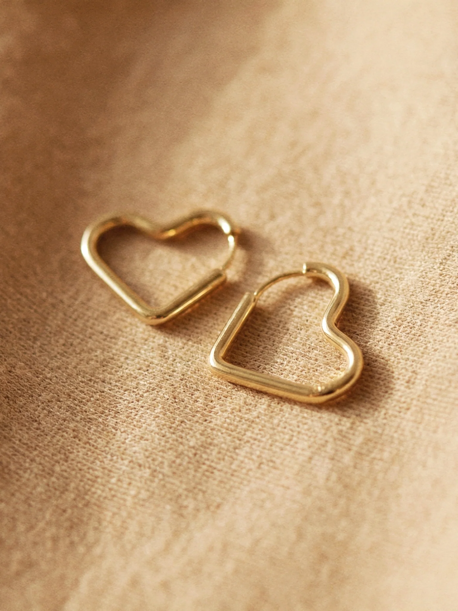 Amélie Heart Earrings in Gold - Image 3