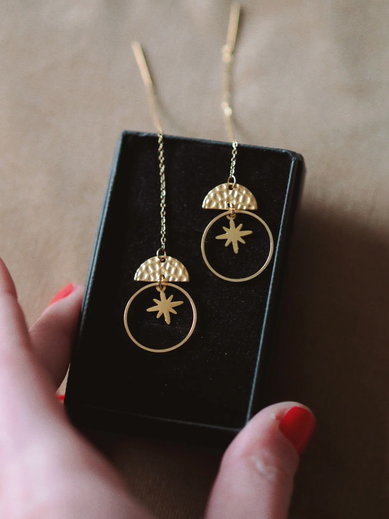 Andrea Atlas Signature Chain Earrings N°48 in Gold - Image 3