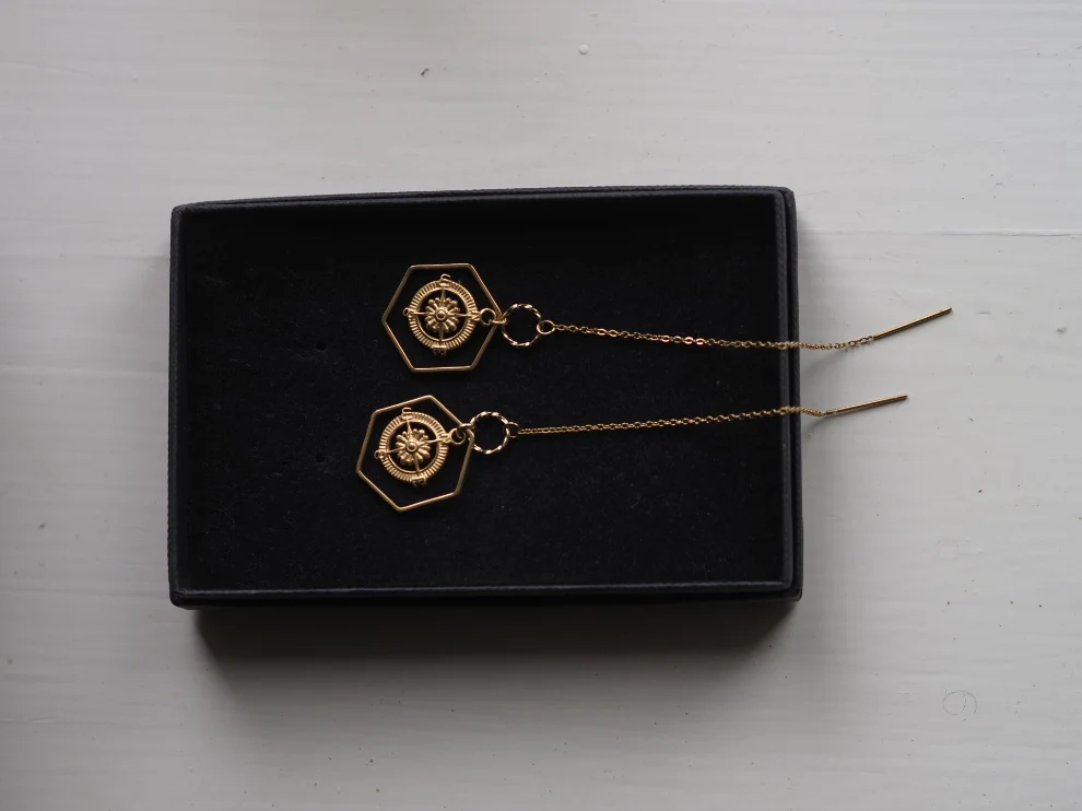 Andrea Atlas Signature Chain Earrings N°62 in Gold - Image 7