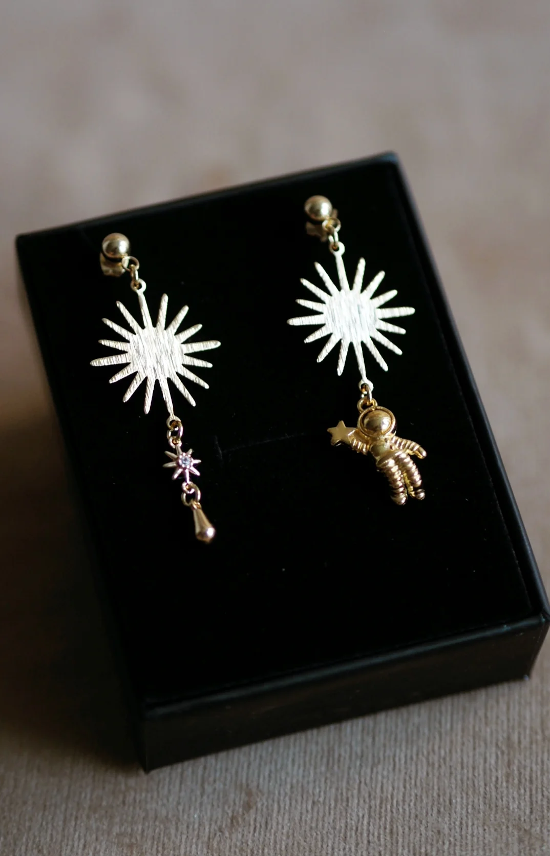 Andrea Atlas SpaceMan Earrings - Image 4