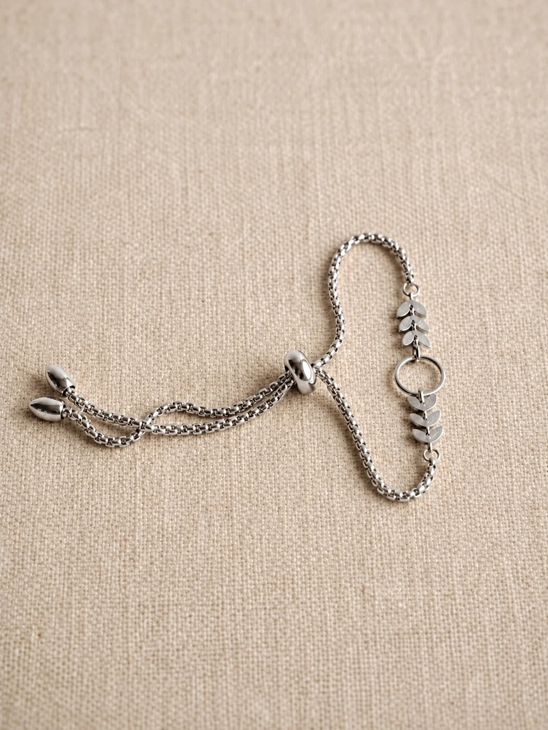 Atlas Adjustable Bracelet With Leaves Mini in Silver