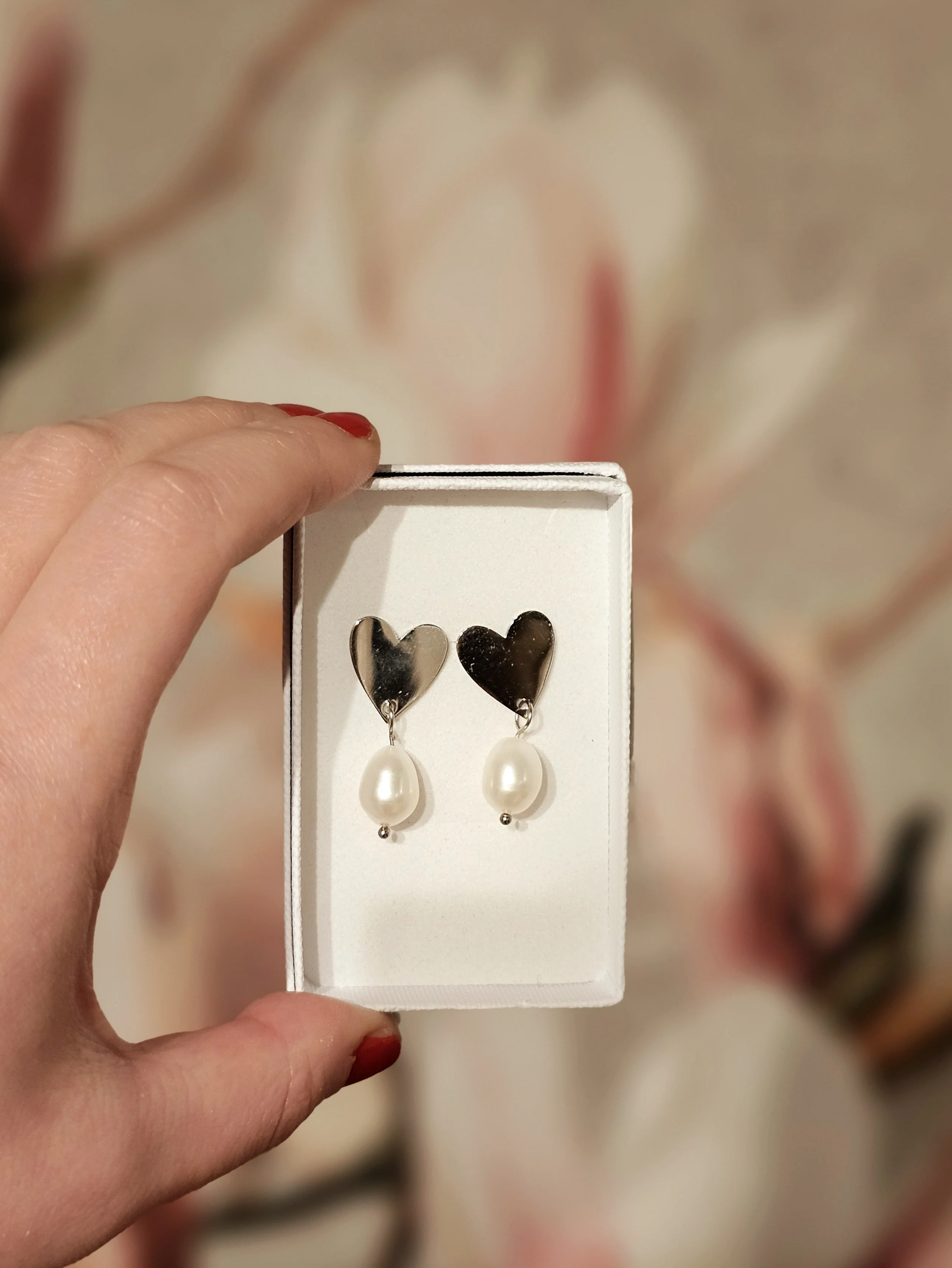 Atlas Heart & Pearls Earrings silver