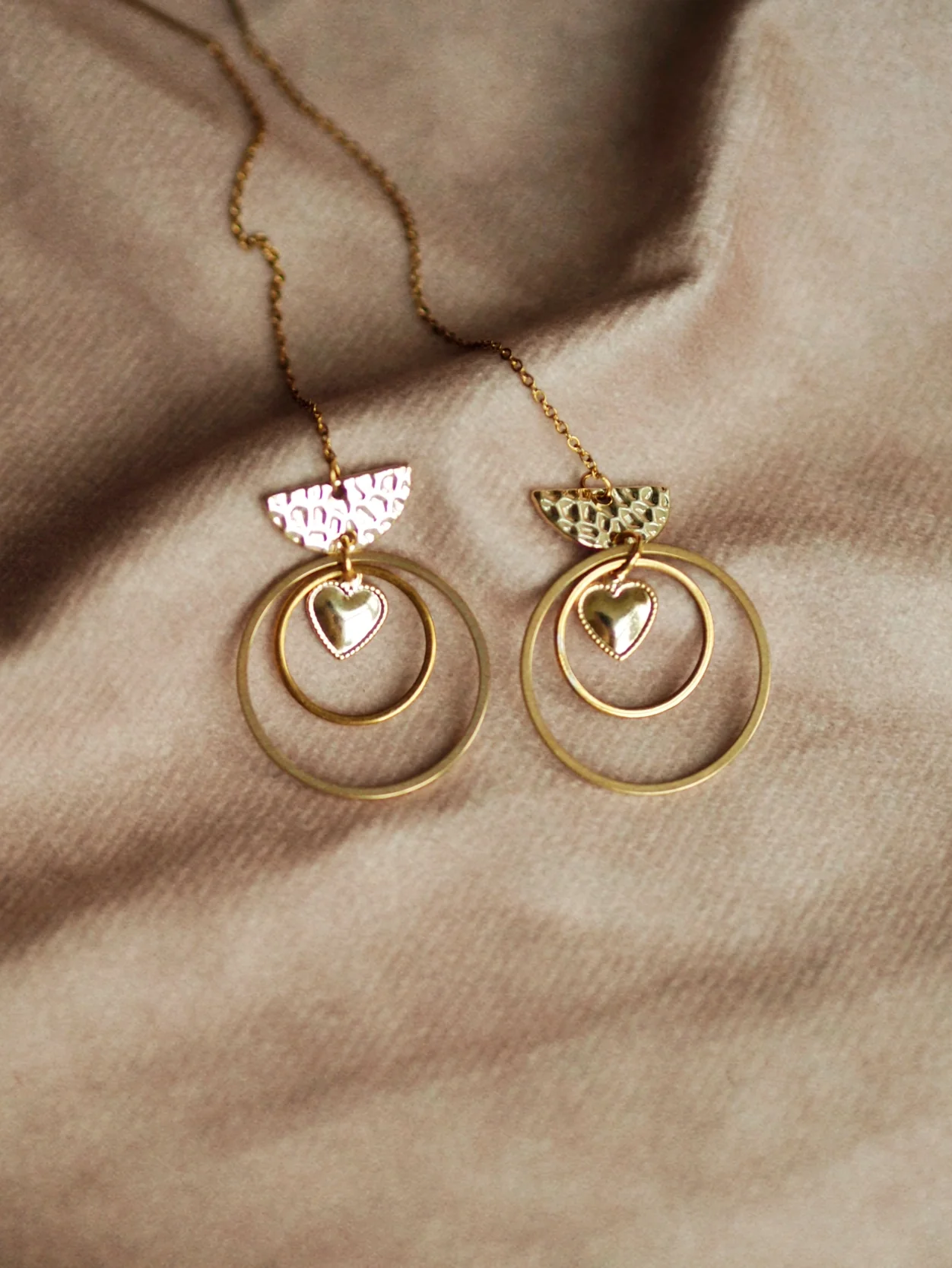 Atlas Signature Chain Earrings N°77 in Gold - Image 3
