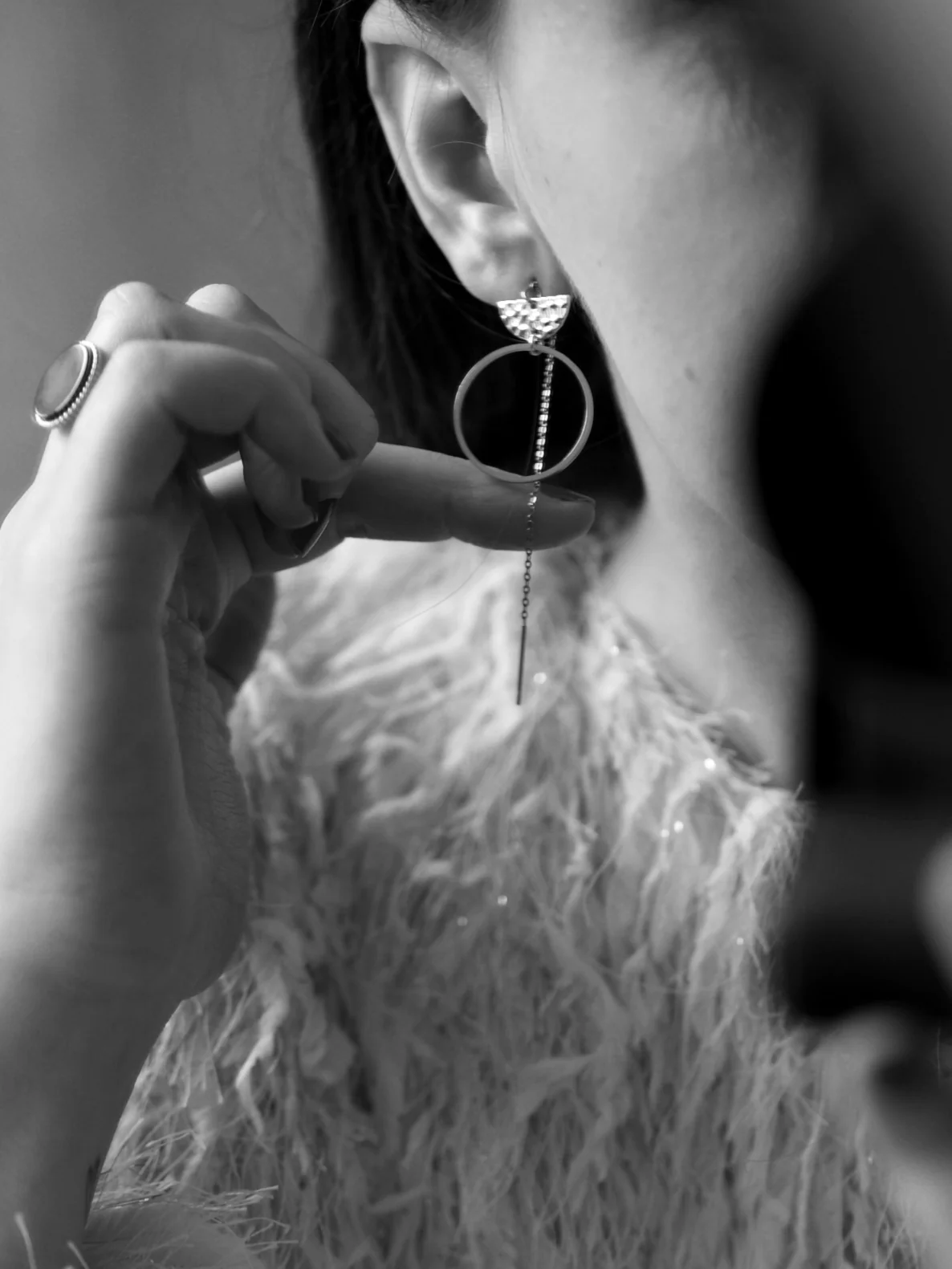 Atlas Signature Chain Earrings N°77 in Gold - Image 4