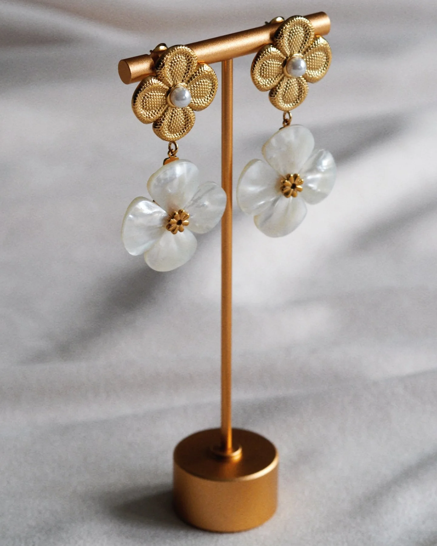 Pearl Clover Earrings in Gold - Image 3