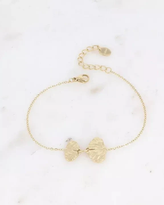 Beautiful Ginkgo Leaf Bracelet in Gold - Image 7