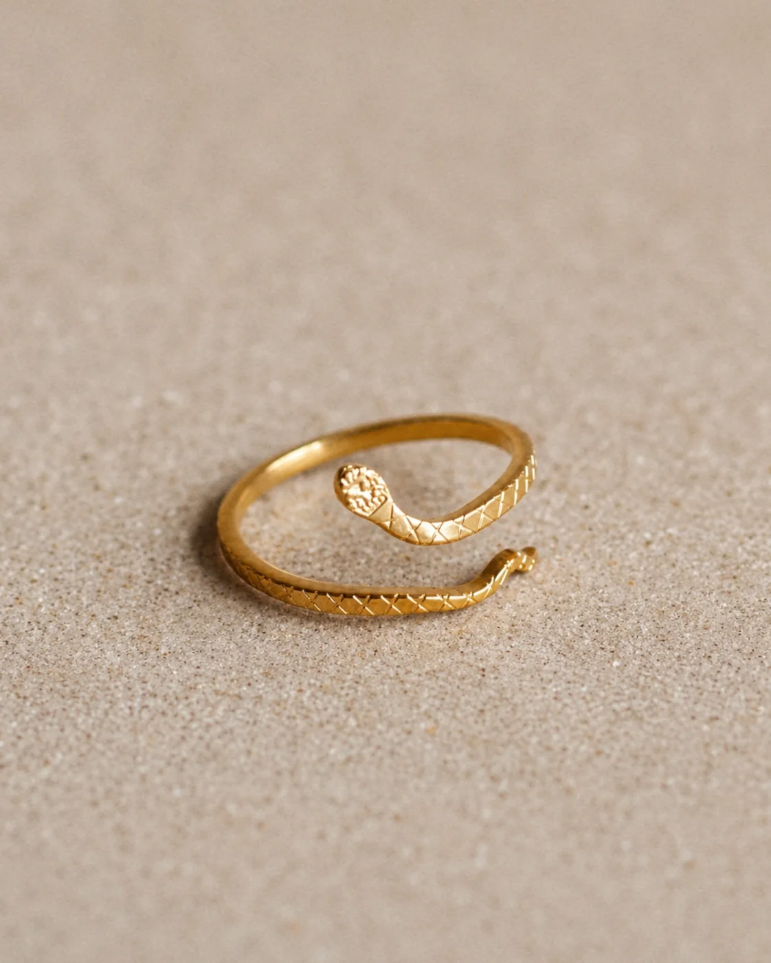 Delicate Snake Ring Gold