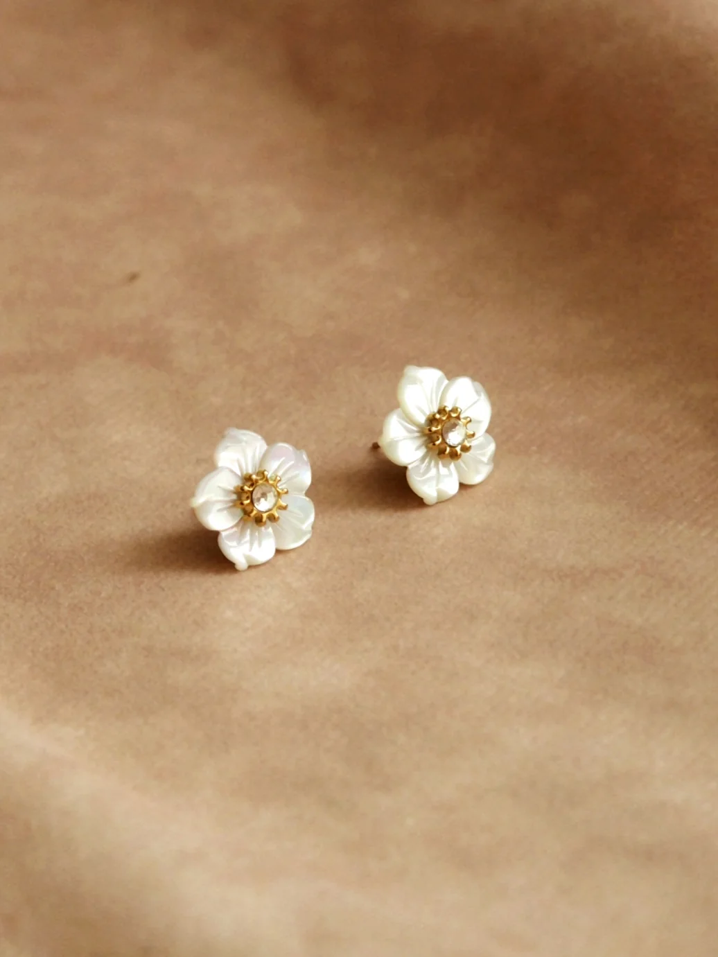 Florence Stud Earrings / White