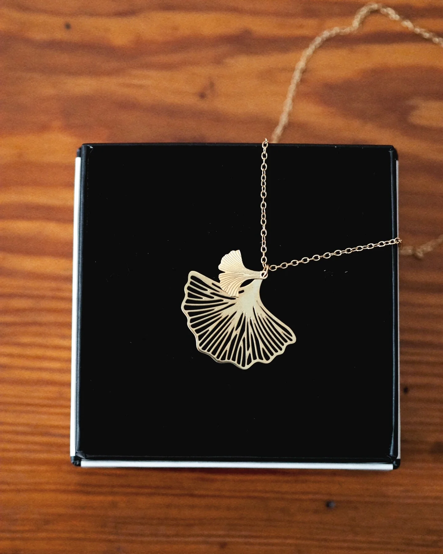 Ginkgo Leaf Necklace Gold