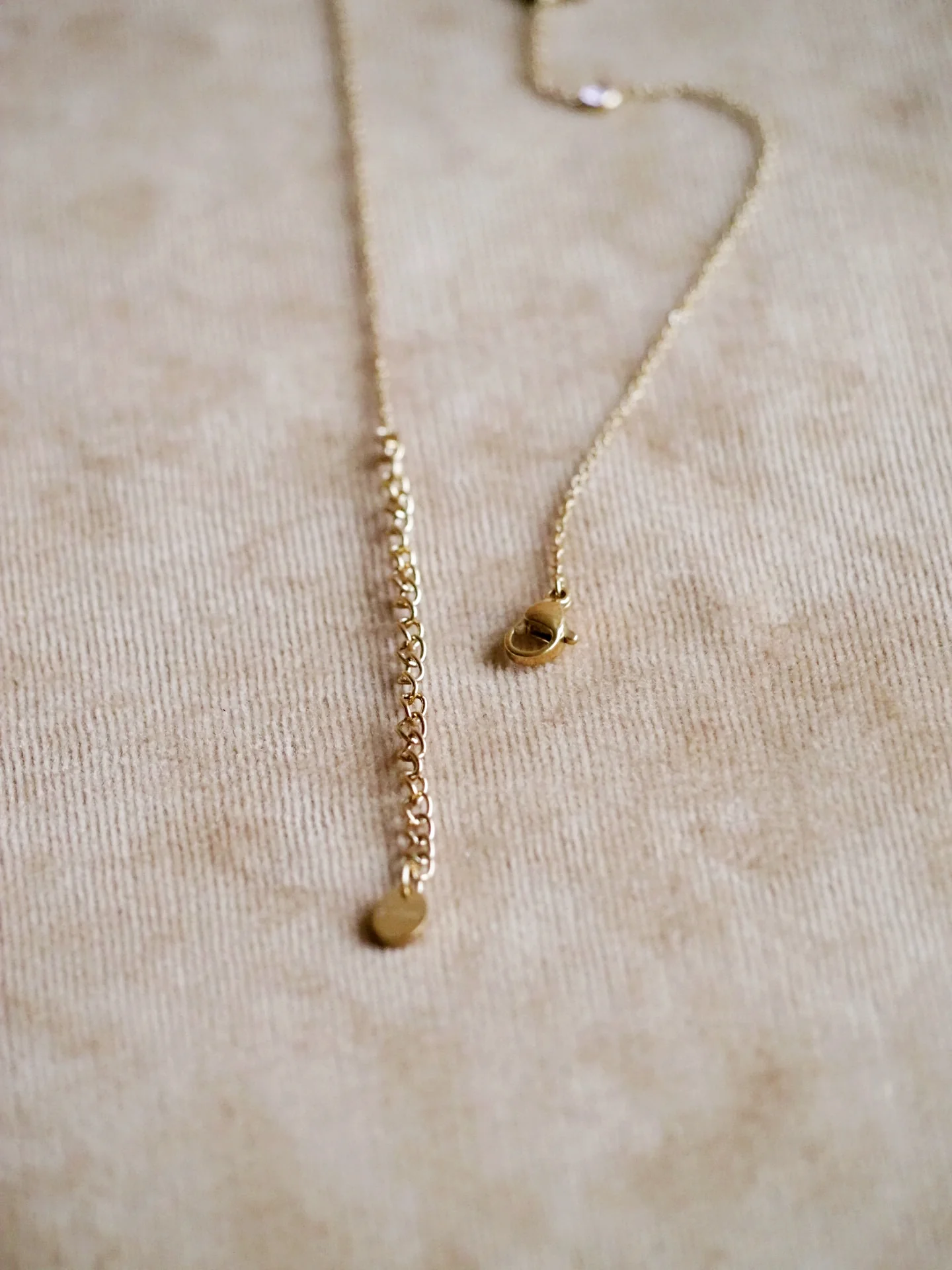 Jessica Fan Necklace in Gold - Image 5