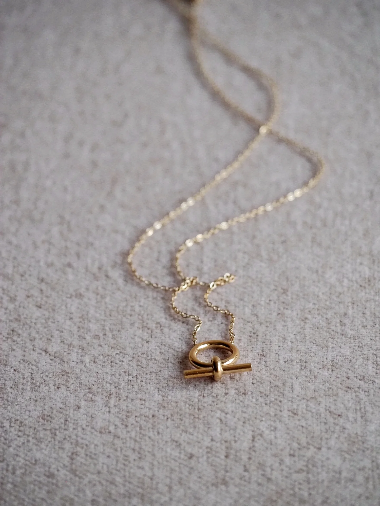 Lucie Knot Necklace Gold - Image 3