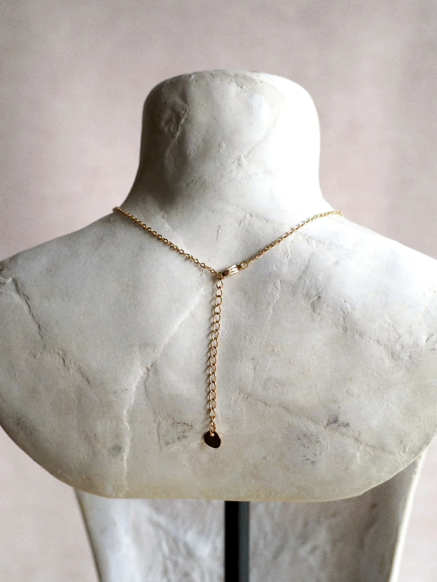 Lucie Knot Necklace Gold - Image 4