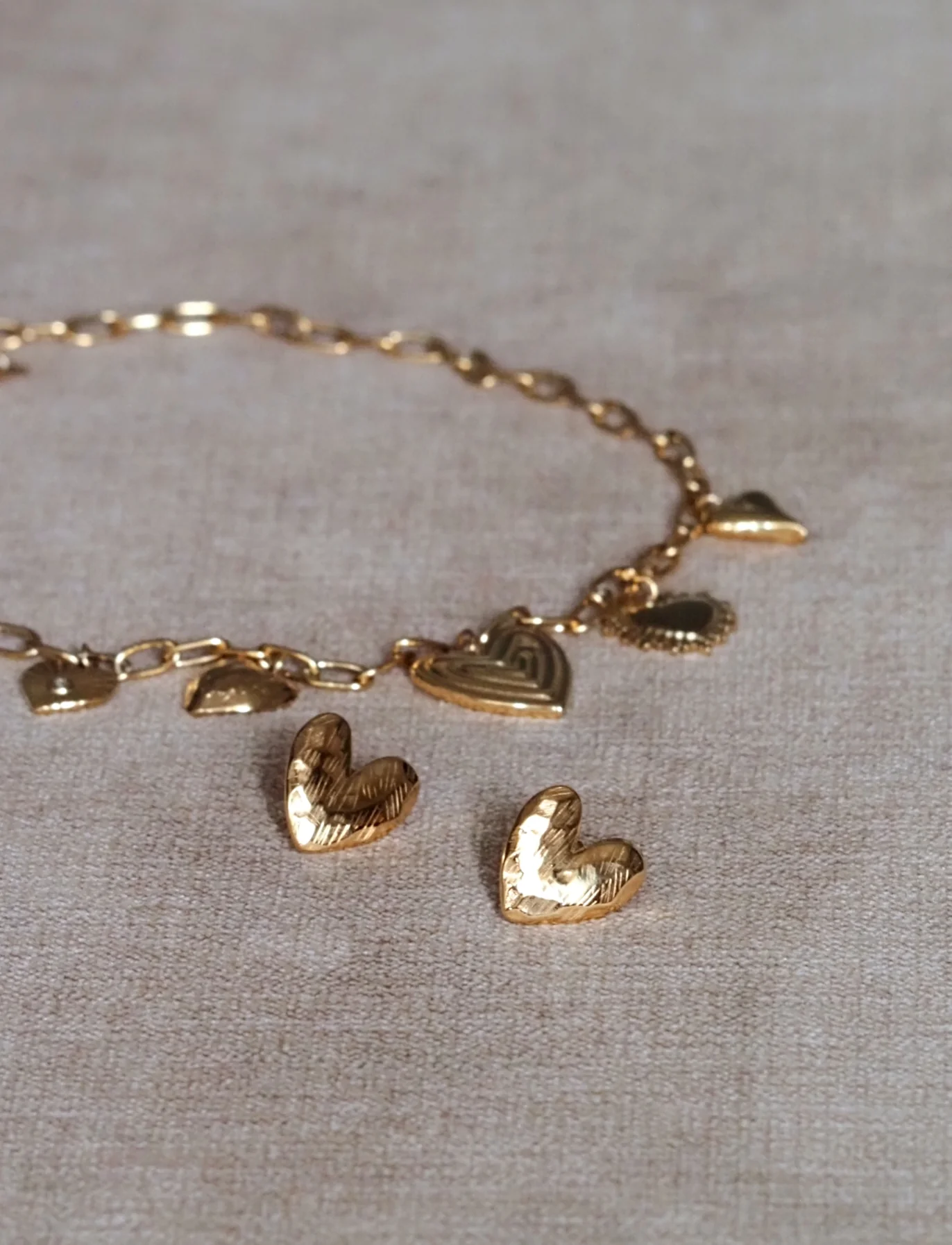Maja Heart Earrings Gold - Image 3