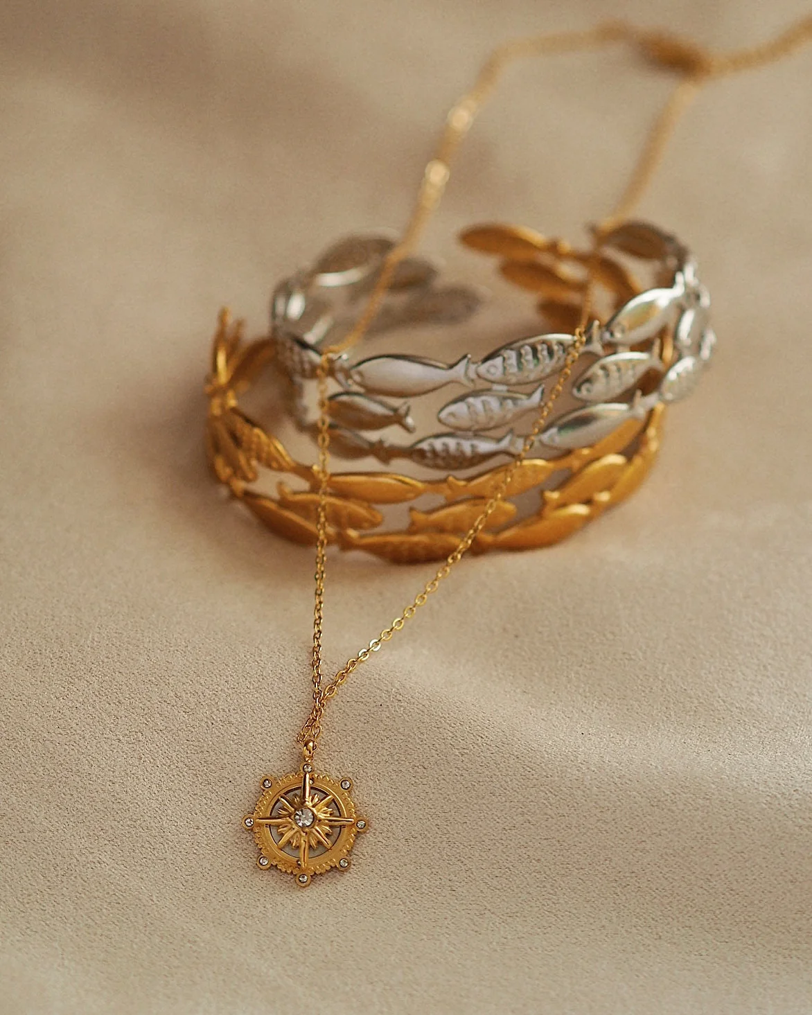 Marina School of Fish Bangle in Gold - Image 4