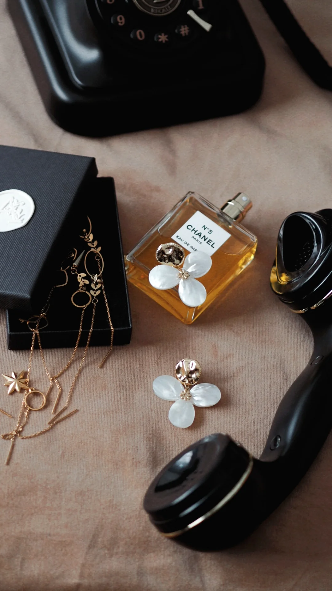 New Gladys Flower Earrings - Image 4