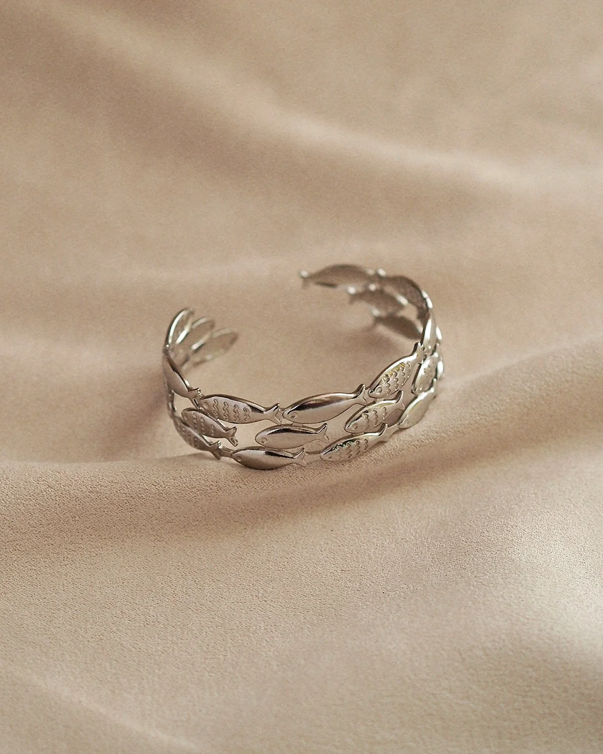 Marina School of Fish Bangle in Silver