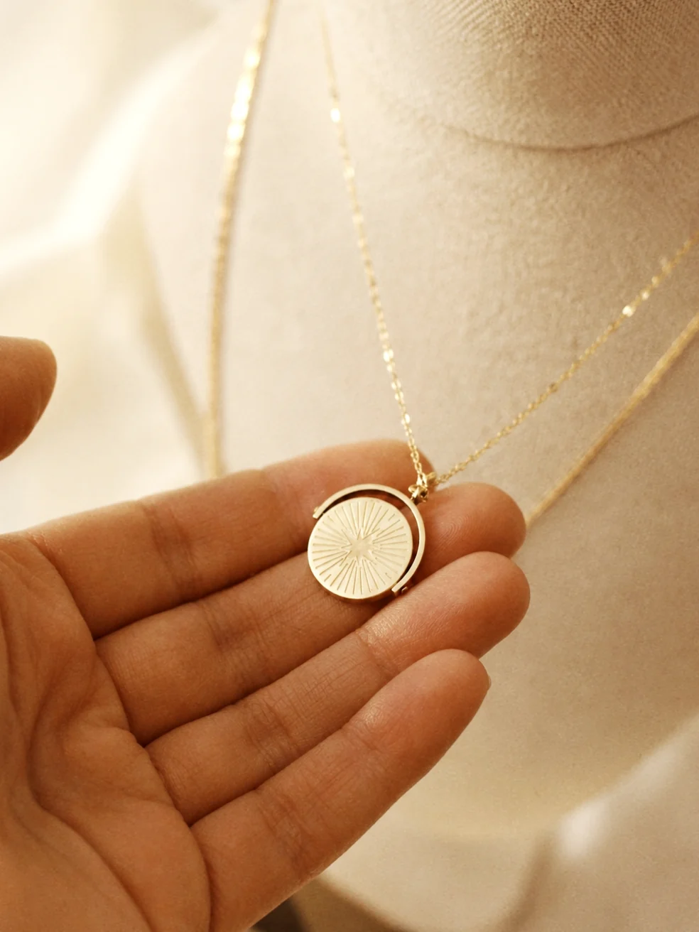 Rotating Mother of Pearl Necklace - Image 4