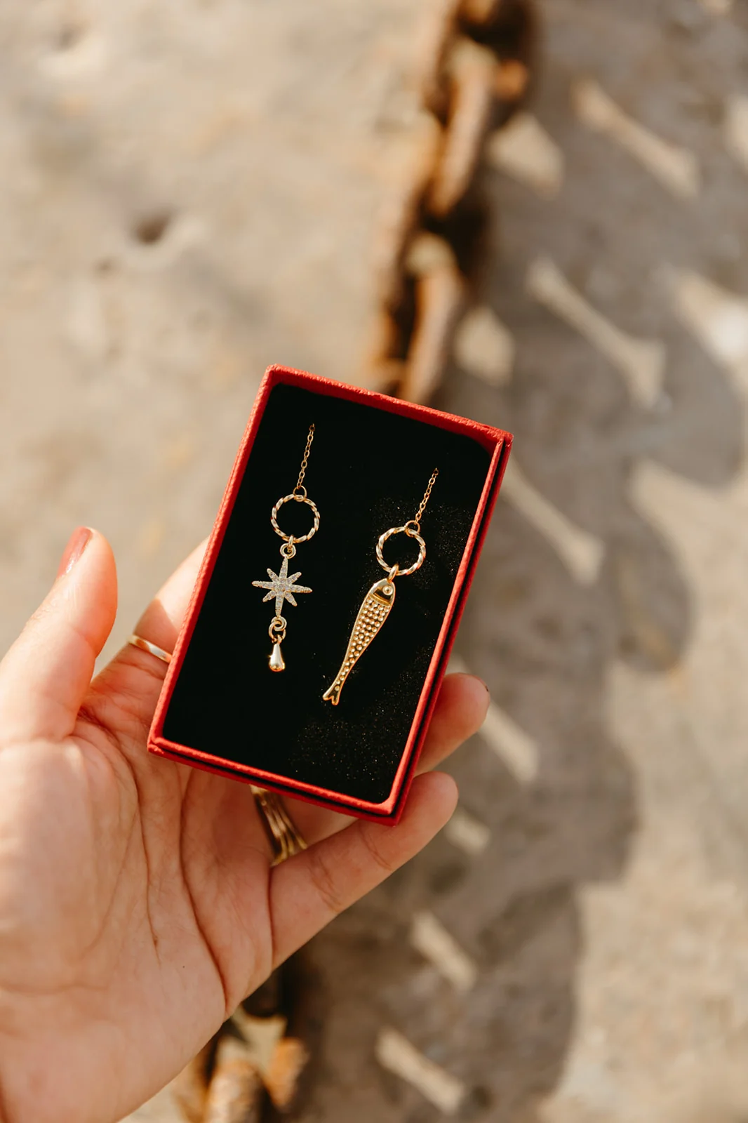 Summer Catch Chain Earrings in Gold / N°1 - Image 6