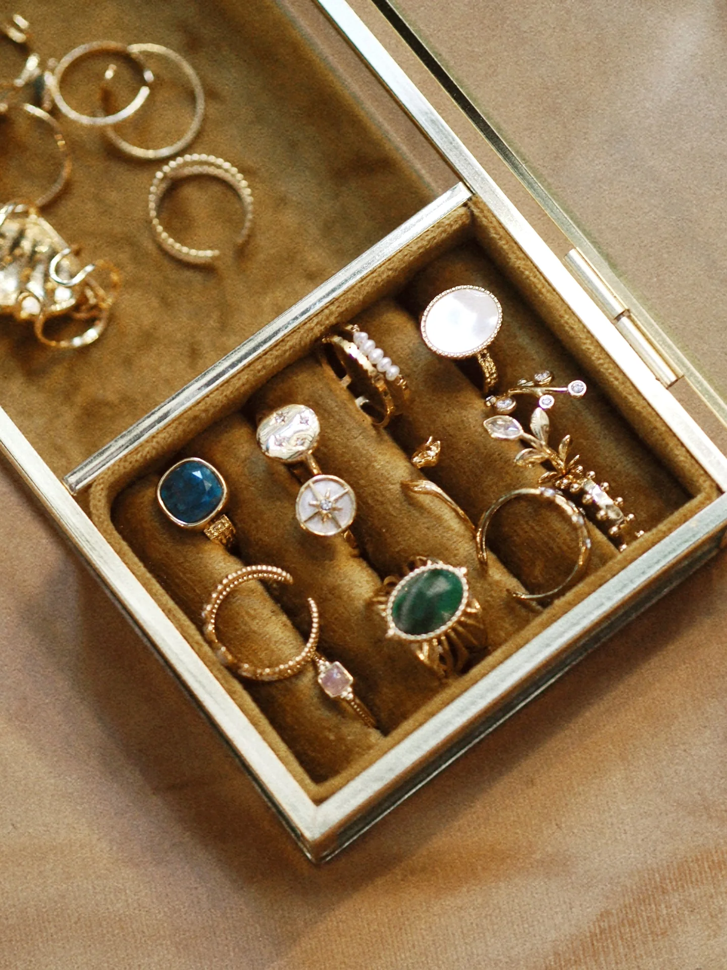 Unique Green Gemstone Ring - Image 3