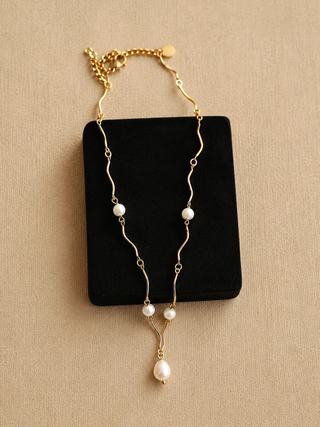 Unique Pearl Necklace Gold