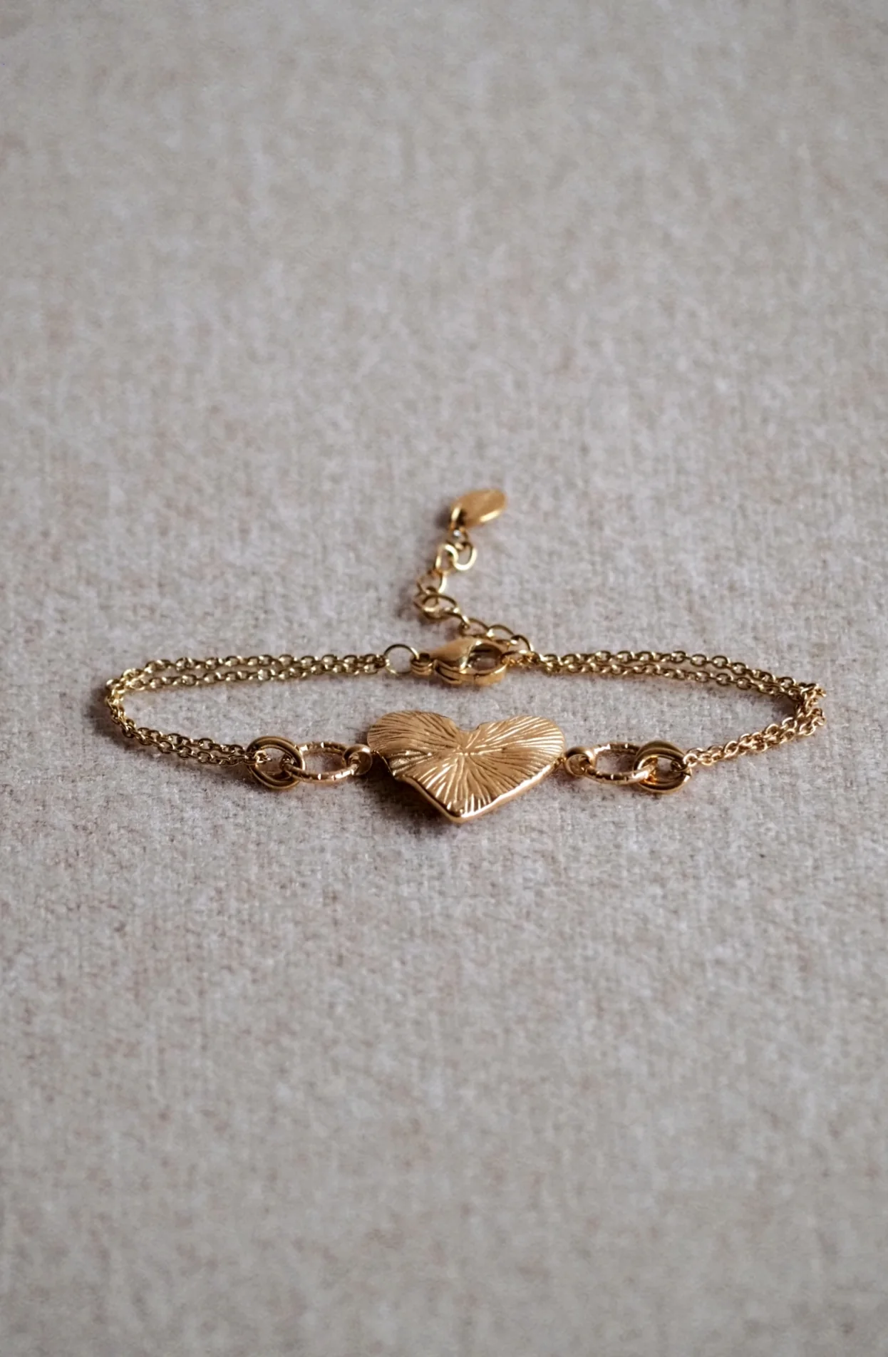 Valentine Heart Bracelet Gold - Image 3