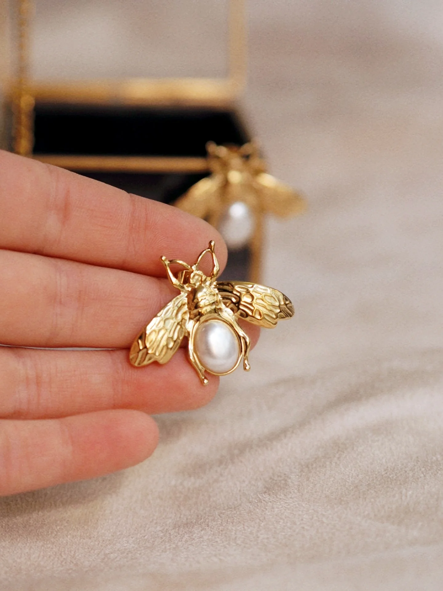 Vintage Style Large Bee Earrings - Image 4